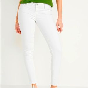White Old Navy Mid-Rise Rockstar Super Skinny Jeans size 6 short